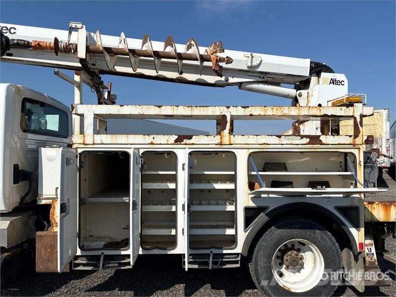 International 4400 Mobiele Boorinstallatie