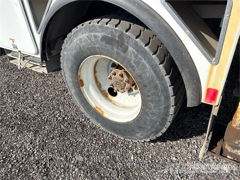 International 4400 Mobiele Boorinstallatie