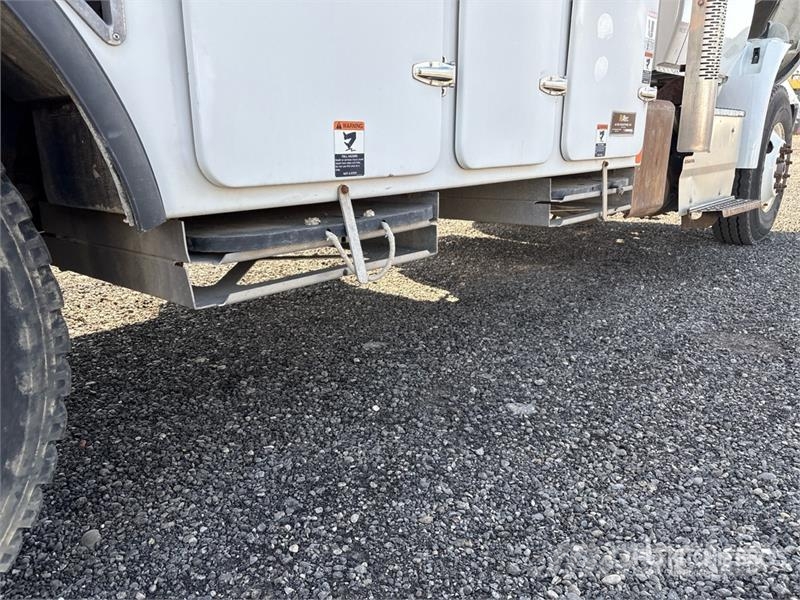 International 4400 Mobiele Boorinstallatie