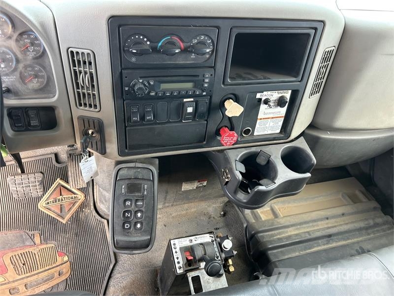 International 4400 SBA Грузовики-Самосвалы