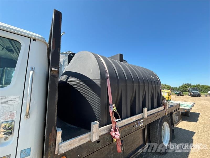 International 4700 Plošinové nákladné automobily/nákladné automobily so sklápacími bočnicami