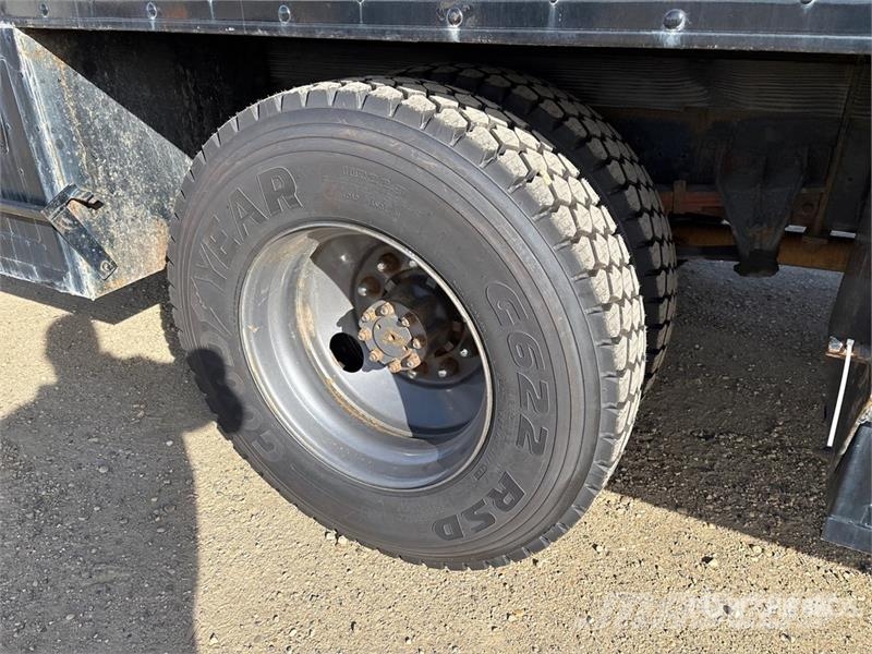 International 4700 Фургони