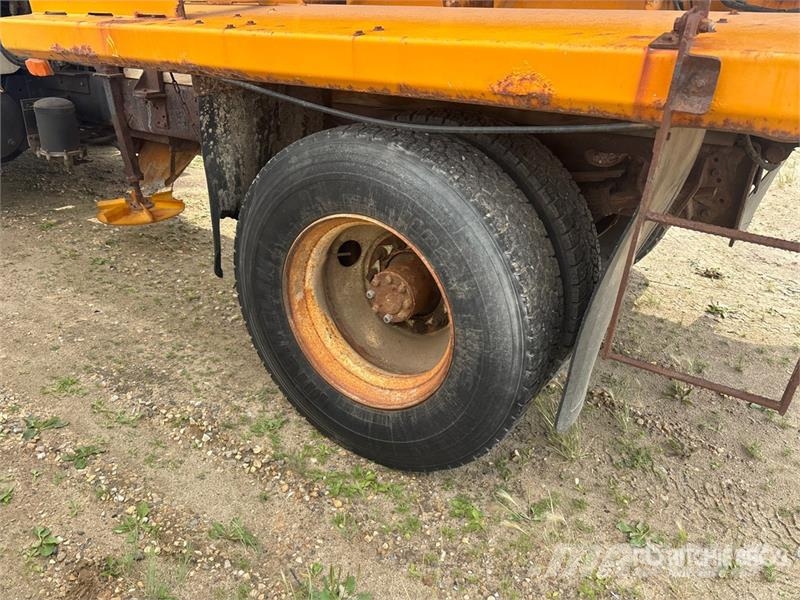 International 4700 4x2 Spreader Truck Municipal / general purpose vehicles