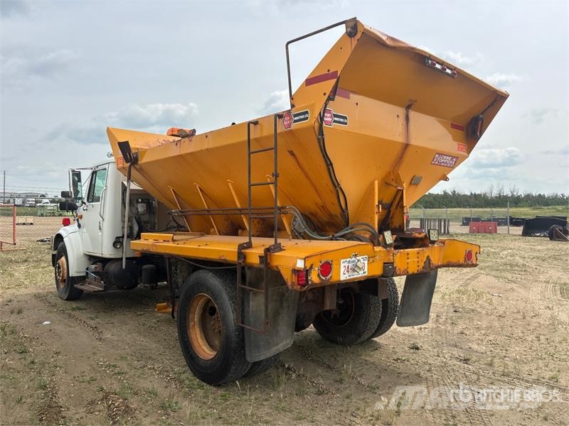 International 4700 4x2 Spreader Truck Municipal / general purpose vehicles
