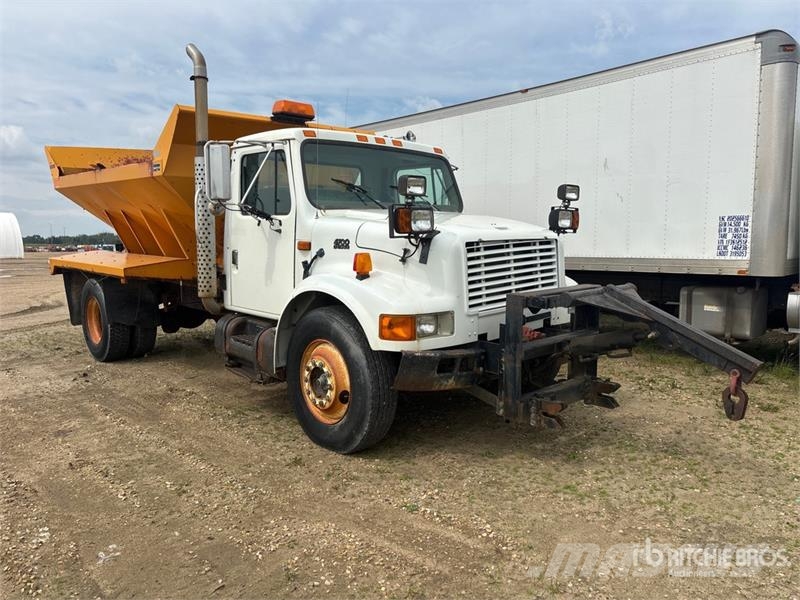 International 4700 4x2 Spreader Truck Municipal / general purpose vehicles