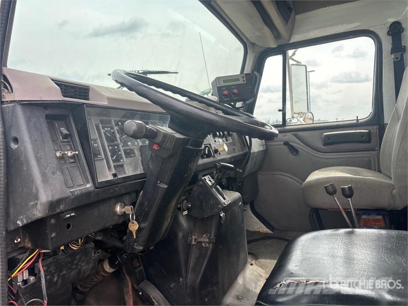 International 4700 4x2 Spreader Truck Municipal / general purpose vehicles
