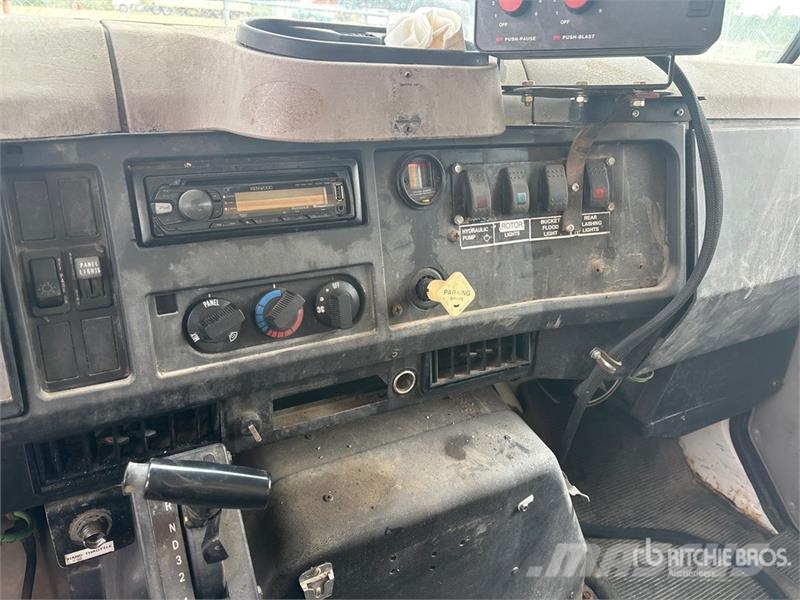 International 4700 4x2 Spreader Truck Municipal / general purpose vehicles
