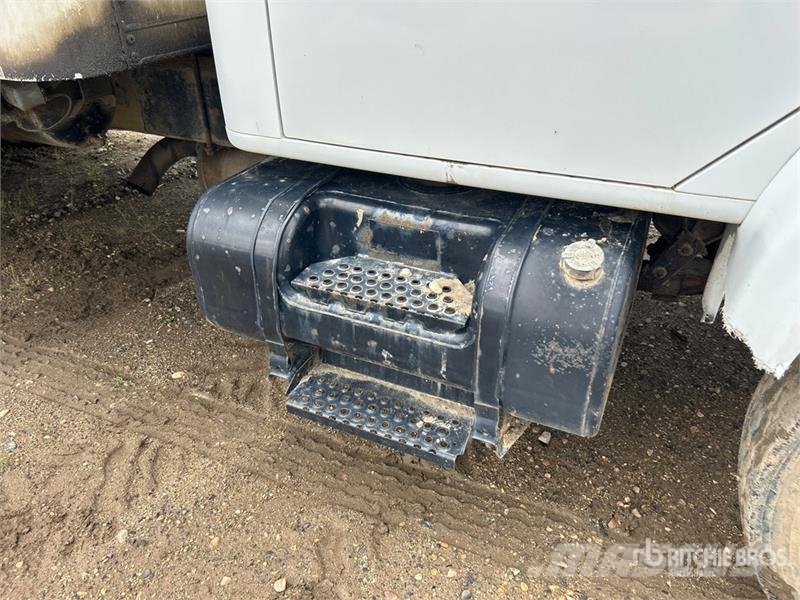 International 4900 شاحنات ذات صهاريج