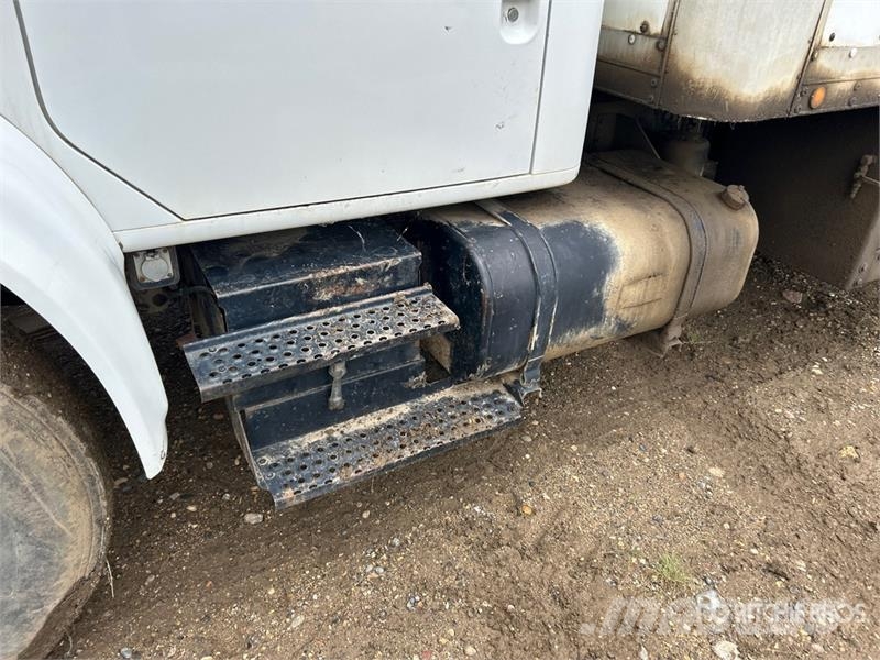 International 4900 شاحنات ذات صهاريج