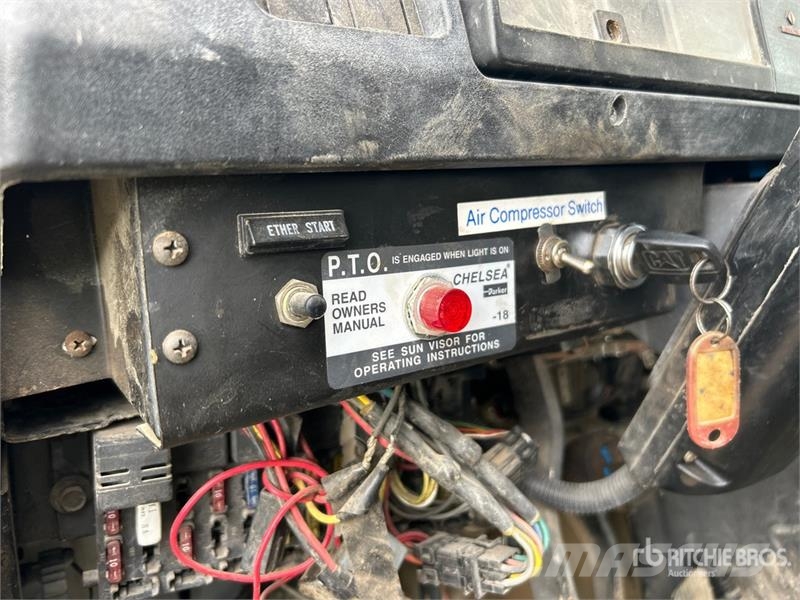 International 4900 شاحنات ذات صهاريج