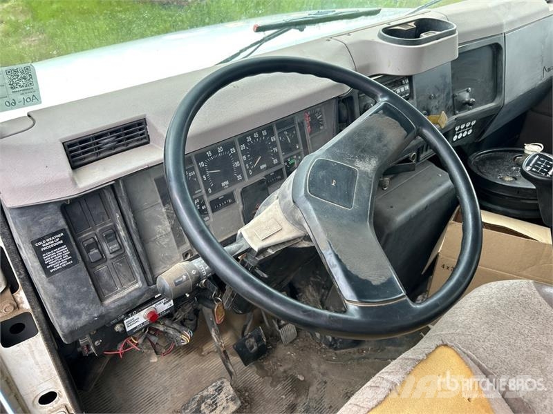 International 4900 شاحنات ذات صهاريج