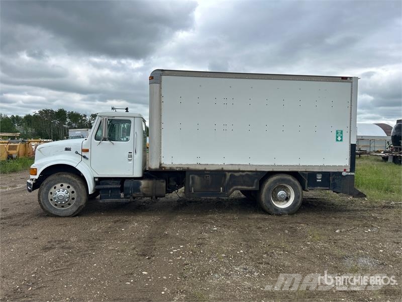 International 4900 شاحنات ذات صهاريج