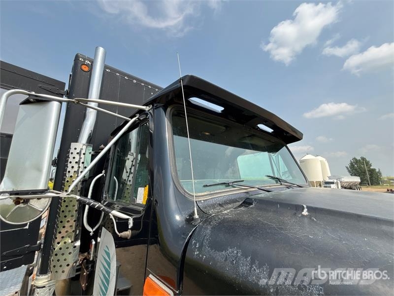 International 4900 4x2 Service Truck Municipal / general purpose vehicles