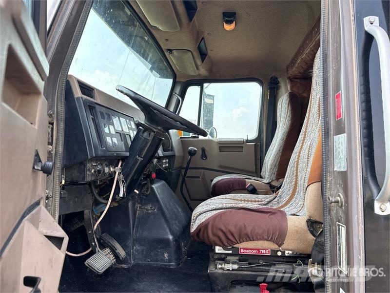 International 4900 4x2 Service Truck Municipal / general purpose vehicles