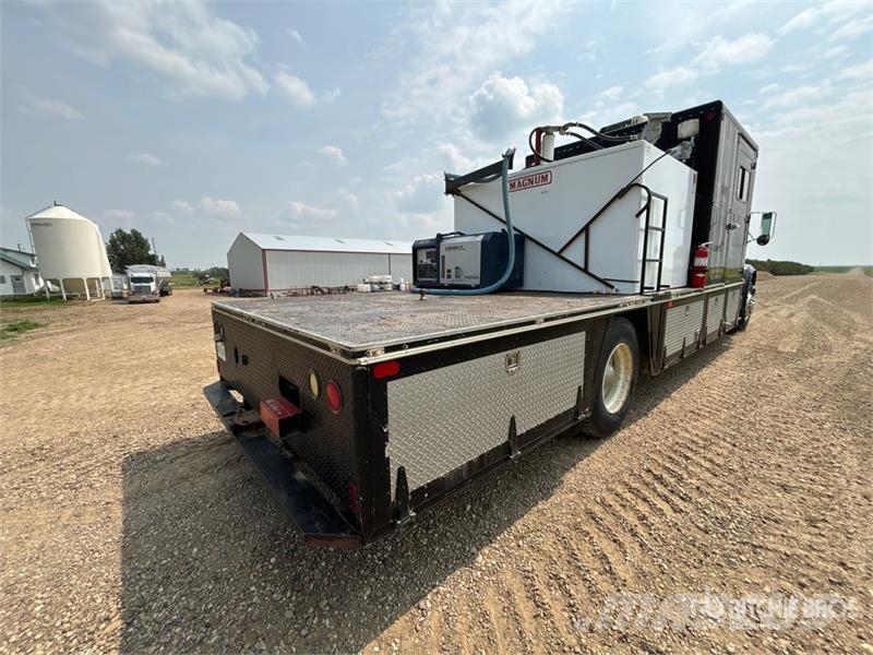 International 4900 4x2 Service Truck Municipal / general purpose vehicles