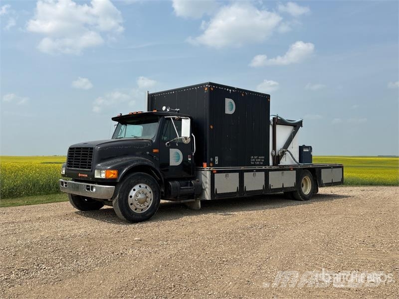 International 4900 4x2 Service Truck Municipal / general purpose vehicles