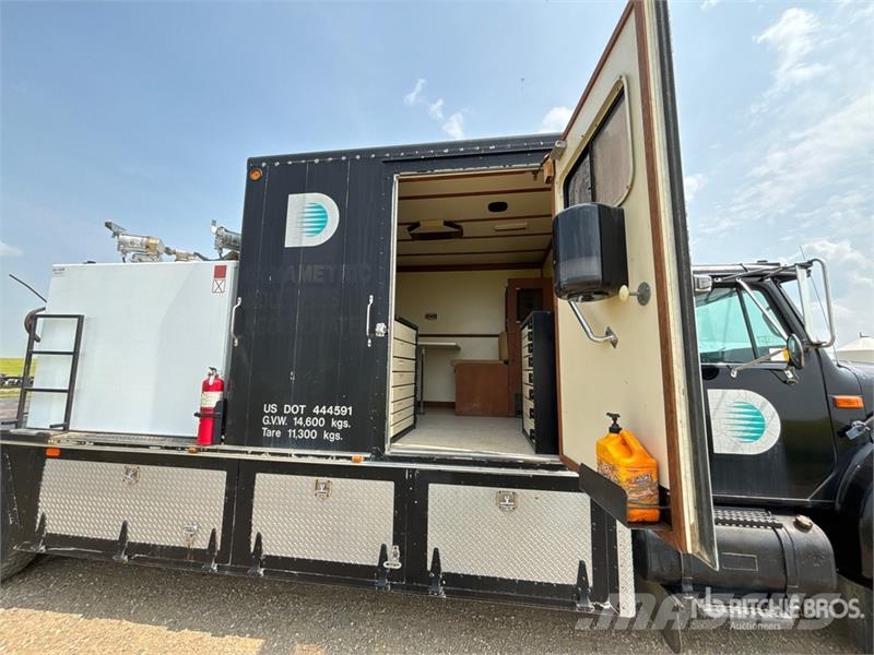 International 4900 4x2 Service Truck Municipal / general purpose vehicles
