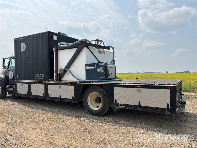 International 4900 4x2 Service Truck Municipal / general purpose vehicles