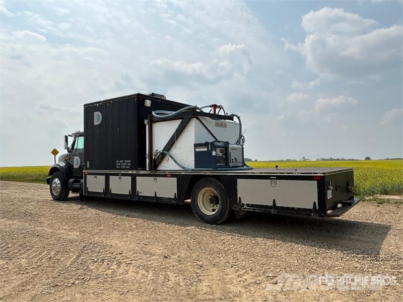International 4900 4x2 Service Truck Municipal / general purpose vehicles