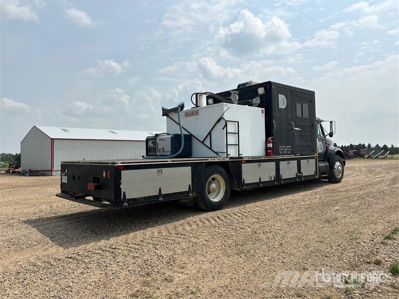 International 4900 4x2 Service Truck Municipal / general purpose vehicles
