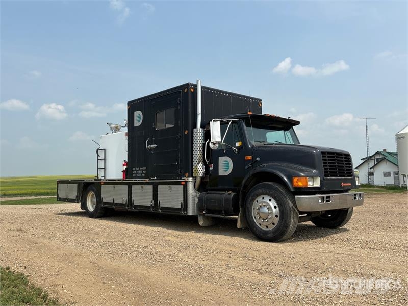 International 4900 4x2 Service Truck Municipal / general purpose vehicles