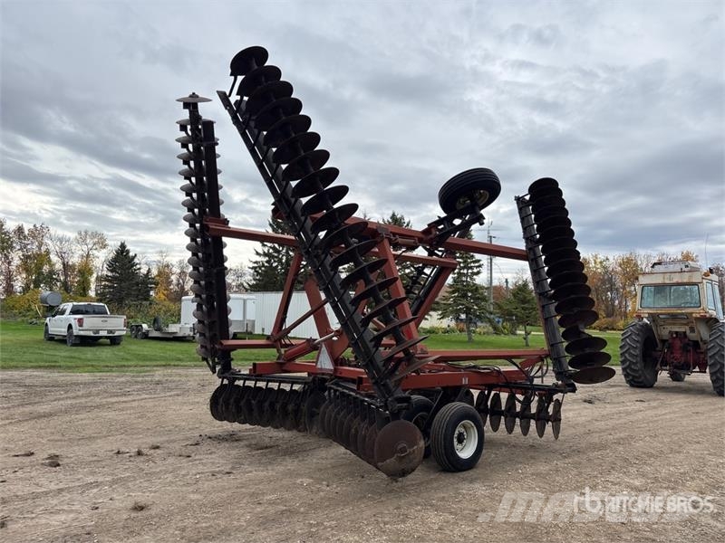 International 496 30 ft Tandem Vertical Disc زحافات ساحقة