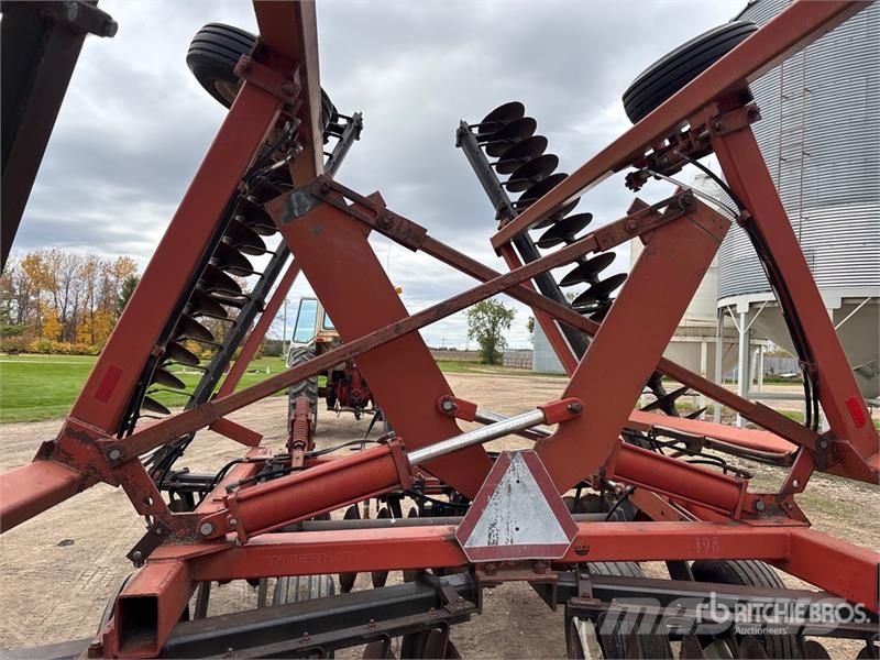 International 496 30 ft Tandem Vertical Disc زحافات ساحقة
