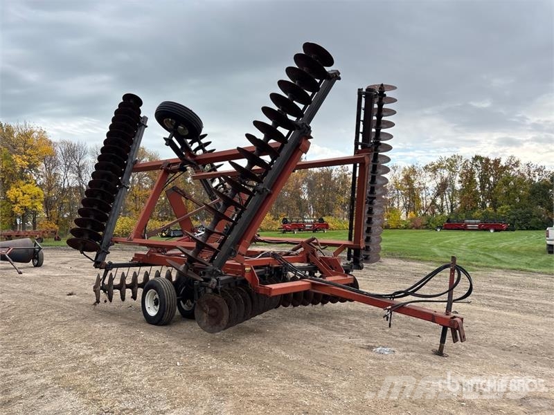 International 496 30 ft Tandem Vertical Disc زحافات ساحقة