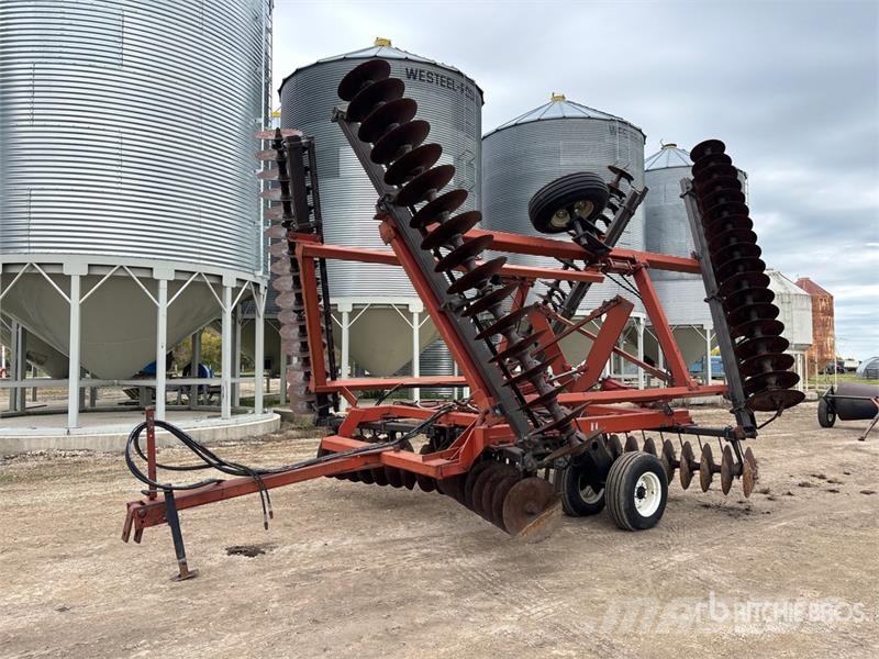 International 496 30 ft Tandem Vertical Disc زحافات ساحقة