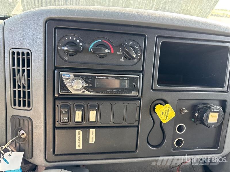 International 4x2 Van Truck Sanduk kamioni