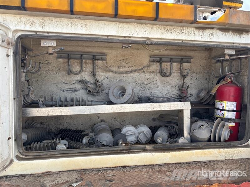International 500-55-AM 55 ft on International 7500 6x4 Bucket Camion nacelle