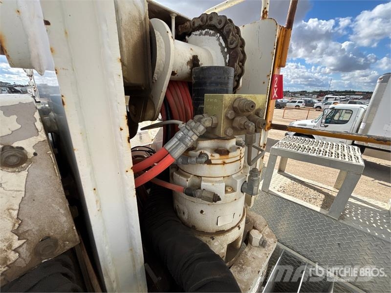 International 500-55-AM 55 ft on International 7500 6x4 Bucket Camion nacelle