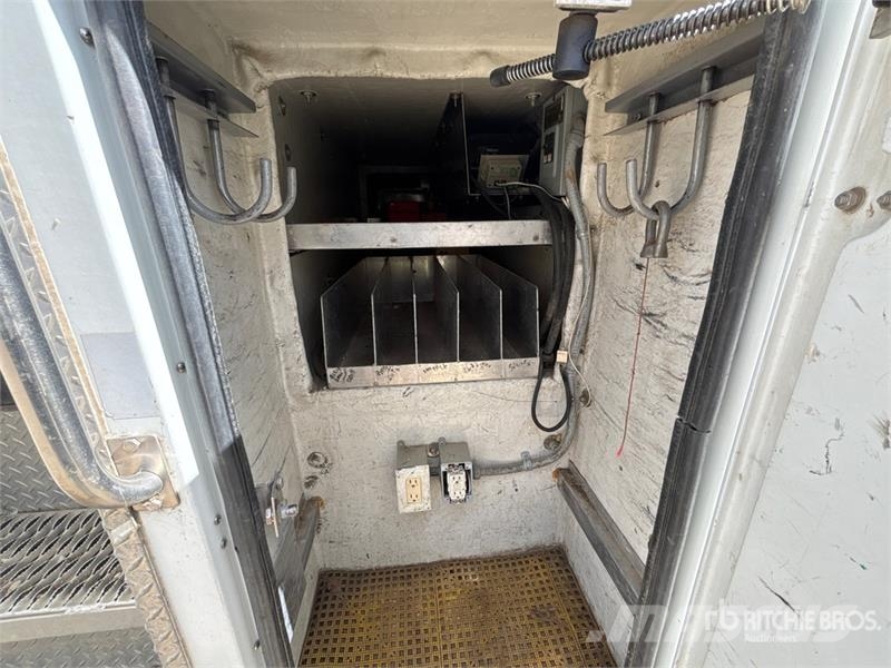 International 500-55-AM 55 ft on International 7500 6x4 Bucket Camion nacelle