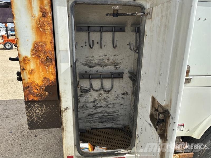 International 500-55-AM 55 ft on International 7500 6x4 Bucket Camion nacelle