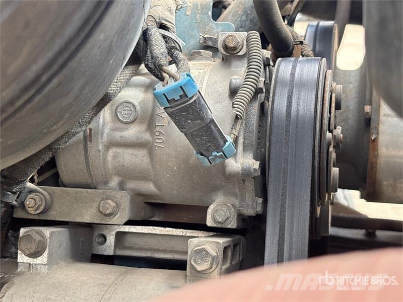 International 500-55-AM 55 ft on International 7500 6x4 Bucket Camion nacelle