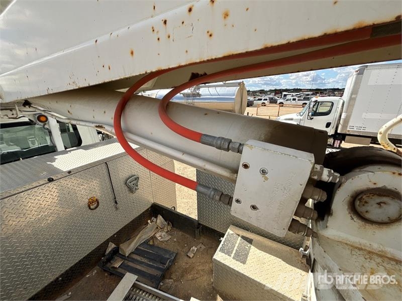International 500-55-AM 55 ft on International 7500 6x4 Bucket Camion nacelle