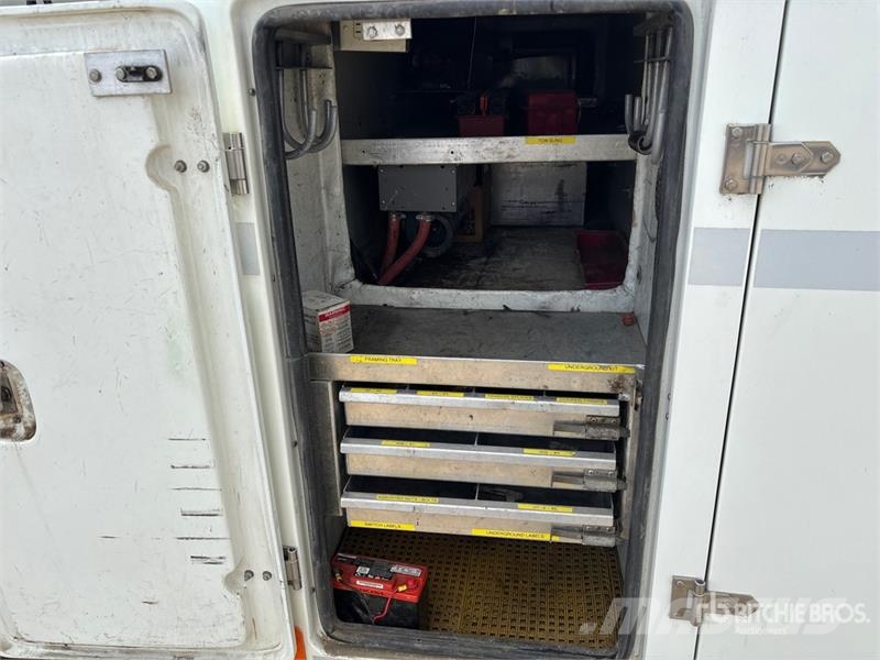 International 500-55-AM 55 ft on International 7500 6x4 Bucket Camion nacelle