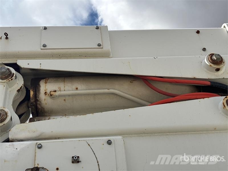 International 500-55-AM 55 ft on International 7500 6x4 Bucket Camion nacelle