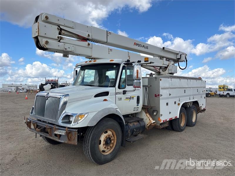 International 500-55-AM 55 ft on International 7500 6x4 Bucket Camion nacelle