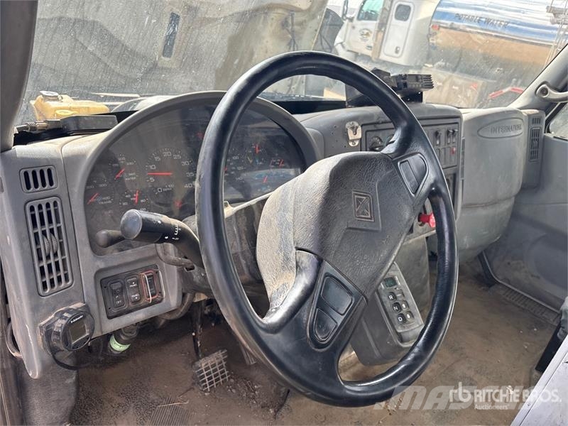 International 500-55-AM 55 ft on International 7500 6x4 Bucket Camion nacelle