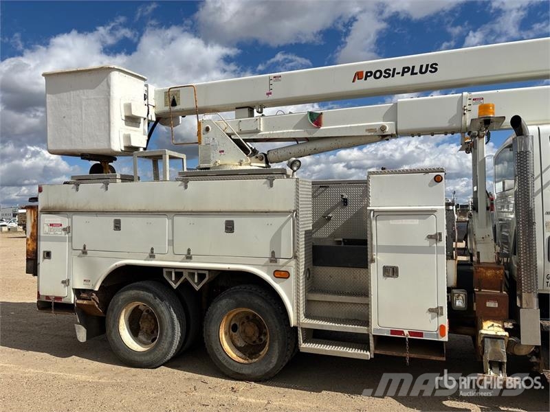 International 500-55-AM 55 ft on International 7500 6x4 Bucket Camion nacelle