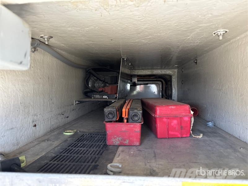 International 500-55-AM 55 ft on International 7500 6x4 Bucket Camion nacelle