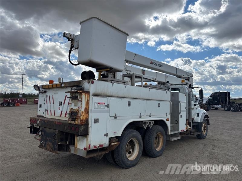 International 500-55-AM 55 ft on International 7500 6x4 Bucket Camion nacelle