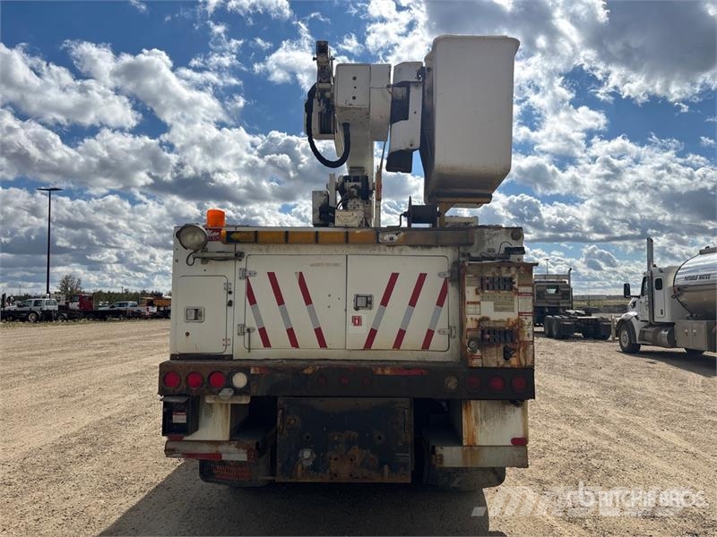 International 500-55-AM 55 ft on International 7500 6x4 Bucket Camion nacelle