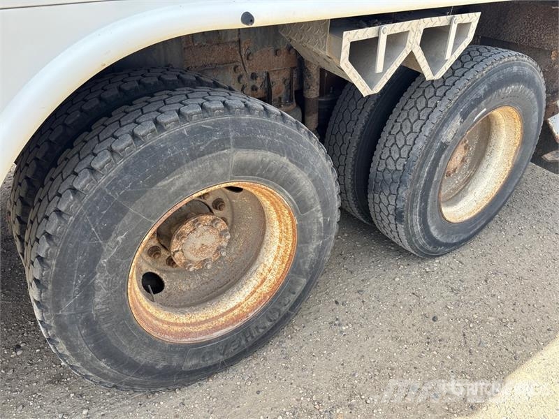 International 500-55-AM 55 ft on International 7500 6x4 Bucket Camion nacelle