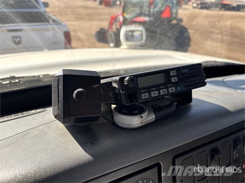 International 500-55-AM 55 ft on International 7500 6x4 Bucket Teherautóra szerelt emelők és állványok