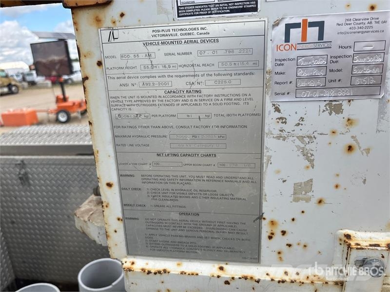 International 500-55-AM 55 ft on International 7500 6x4 Bucket Camion nacelle