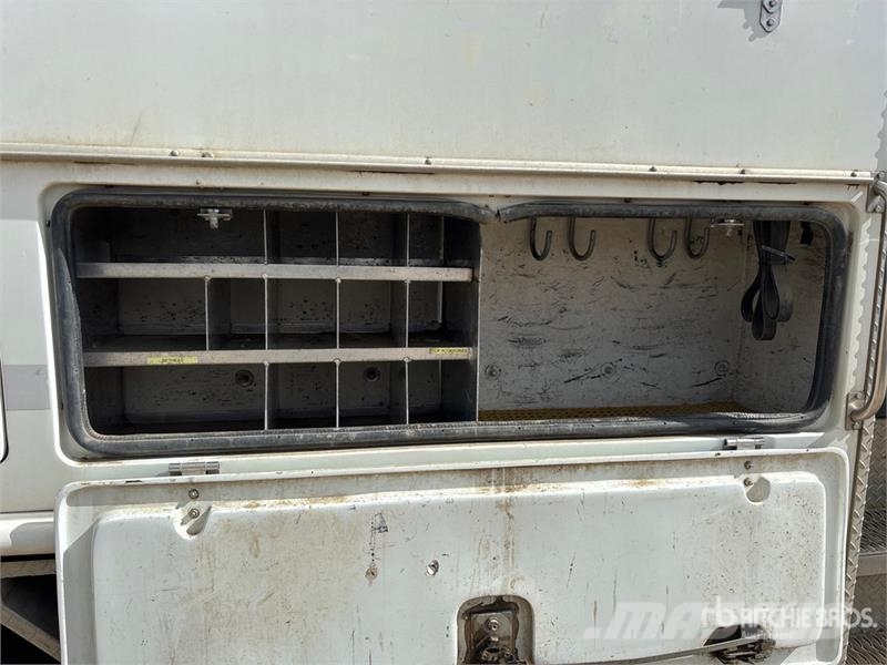International 500-55-AM 55 ft on International 7500 6x4 Bucket Camion nacelle