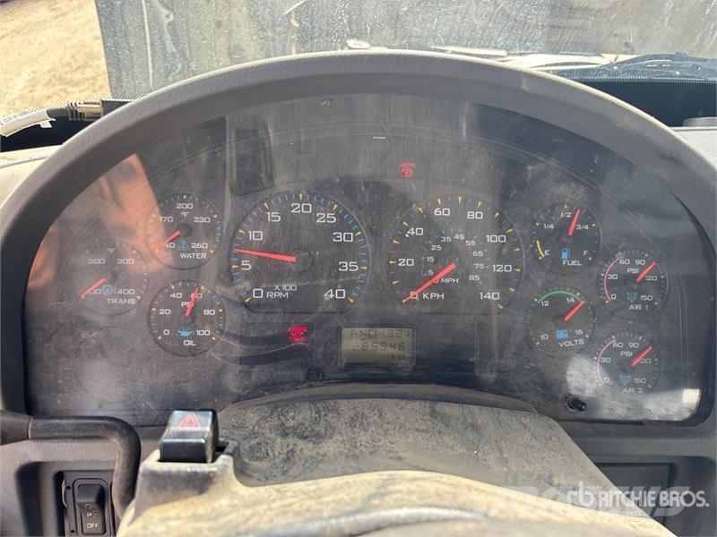 International 500-55-AM 55 ft on International 7500 6x4 Bucket Camion nacelle