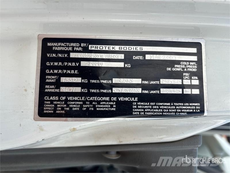 International 500-55-AM 55 ft on International 7500 6x4 Bucket Camion nacelle
